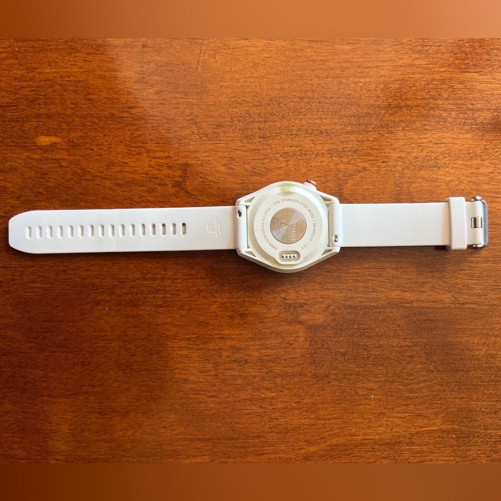 Garmin Approach S42 Silver and White Golf GPS Smartwatch - Picture 3 of 10